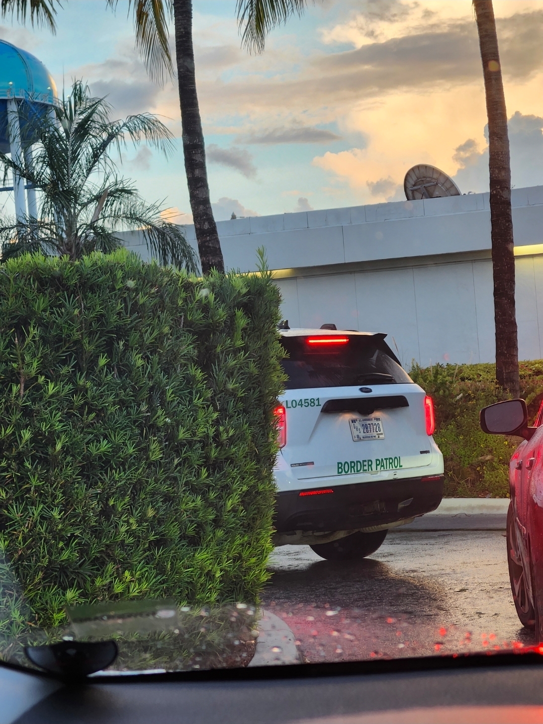 ICE 目击报告现场图片 · 2650 N 29th Ave, Hollywood, FL 33020, USA