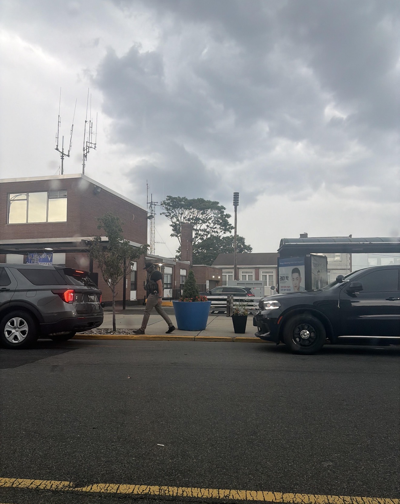 ICE 目击报告现场图片 · 275 Broad Ave, Palisades Park, NJ 07650, USA