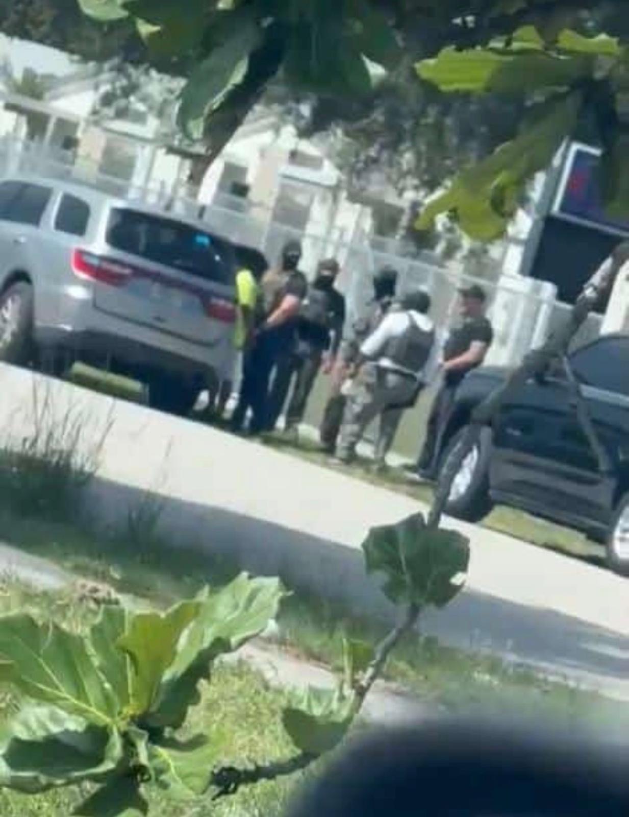 ICE 目击报告现场图片 · 5494 NE 6th Ave, Oakland Park, FL 33334, USA