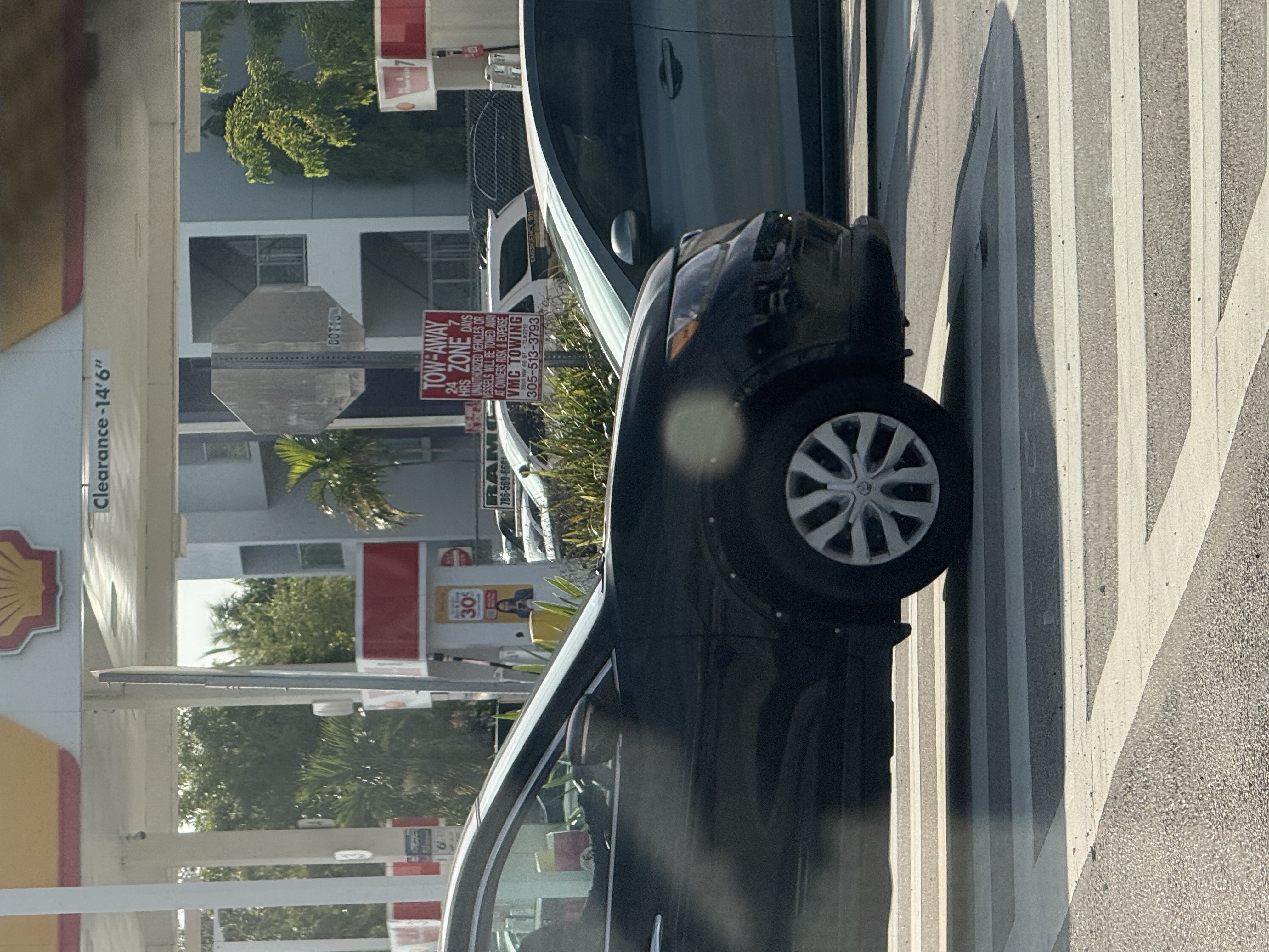 ICE 目击报告现场图片 · 7850 SW 8th St, Miami, FL 33144, USA