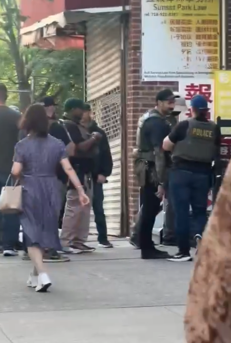 ICE 目击报告现场图片 · 806 62nd St, Brooklyn, NY 11220, USA