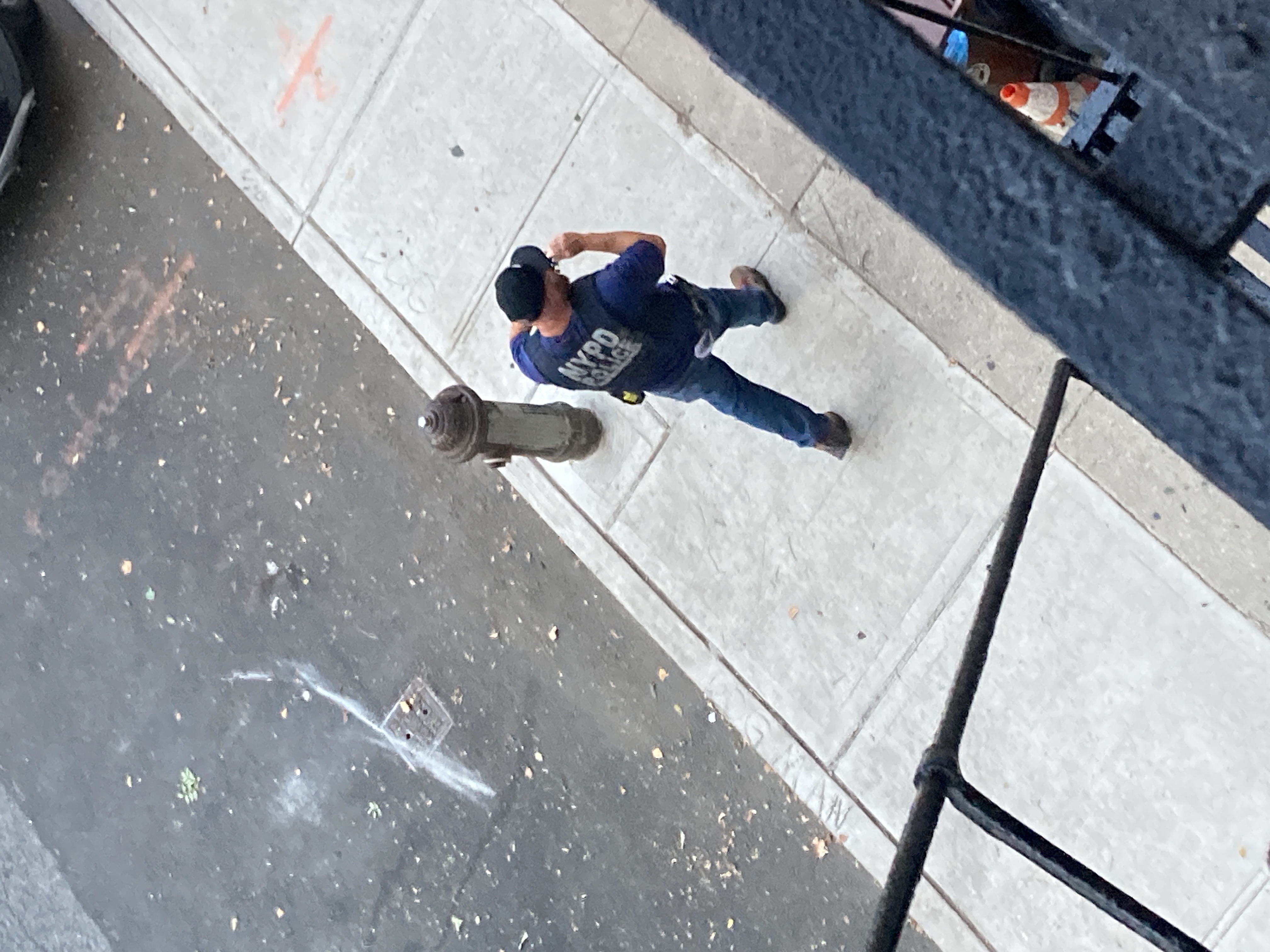 ICE 目击报告现场图片 · E 2nd St u0026 Albemarle Rd, Brooklyn, NY 11218, USA