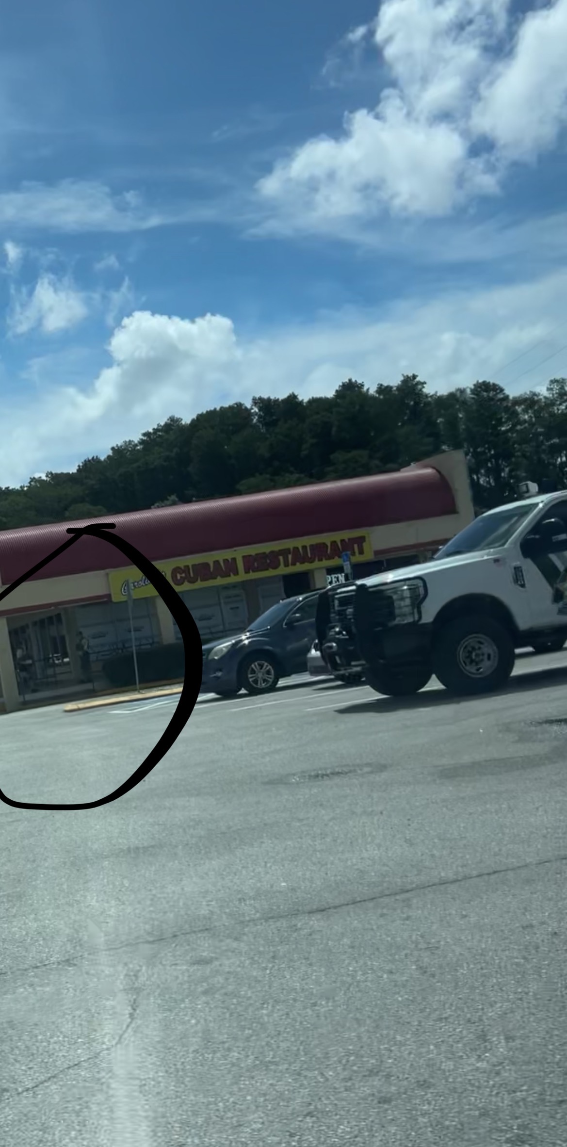 ICE 目击报告现场图片 · Parking lot, 11720 US-19, Port Richey, FL 34668, USA