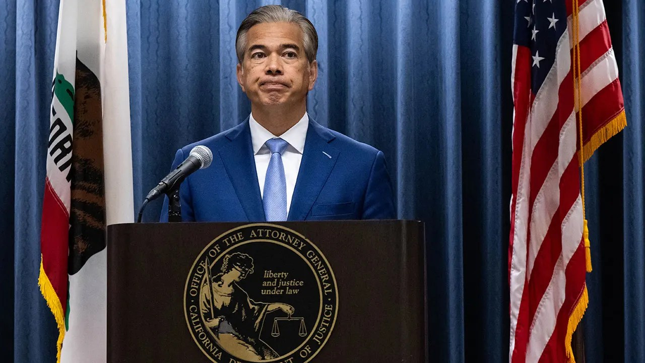 相关新闻配图:加州总检察长邦塔:有信心打赢"公共负担"官司,数千混合身份家