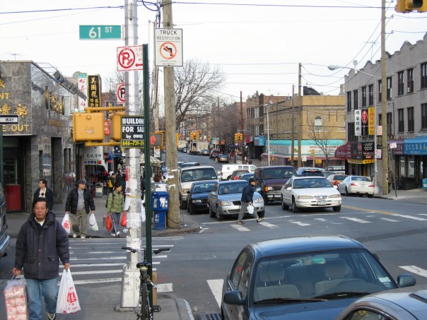 新闻配图:八大道挂牌Brooklyn Chinatown,原街名不变