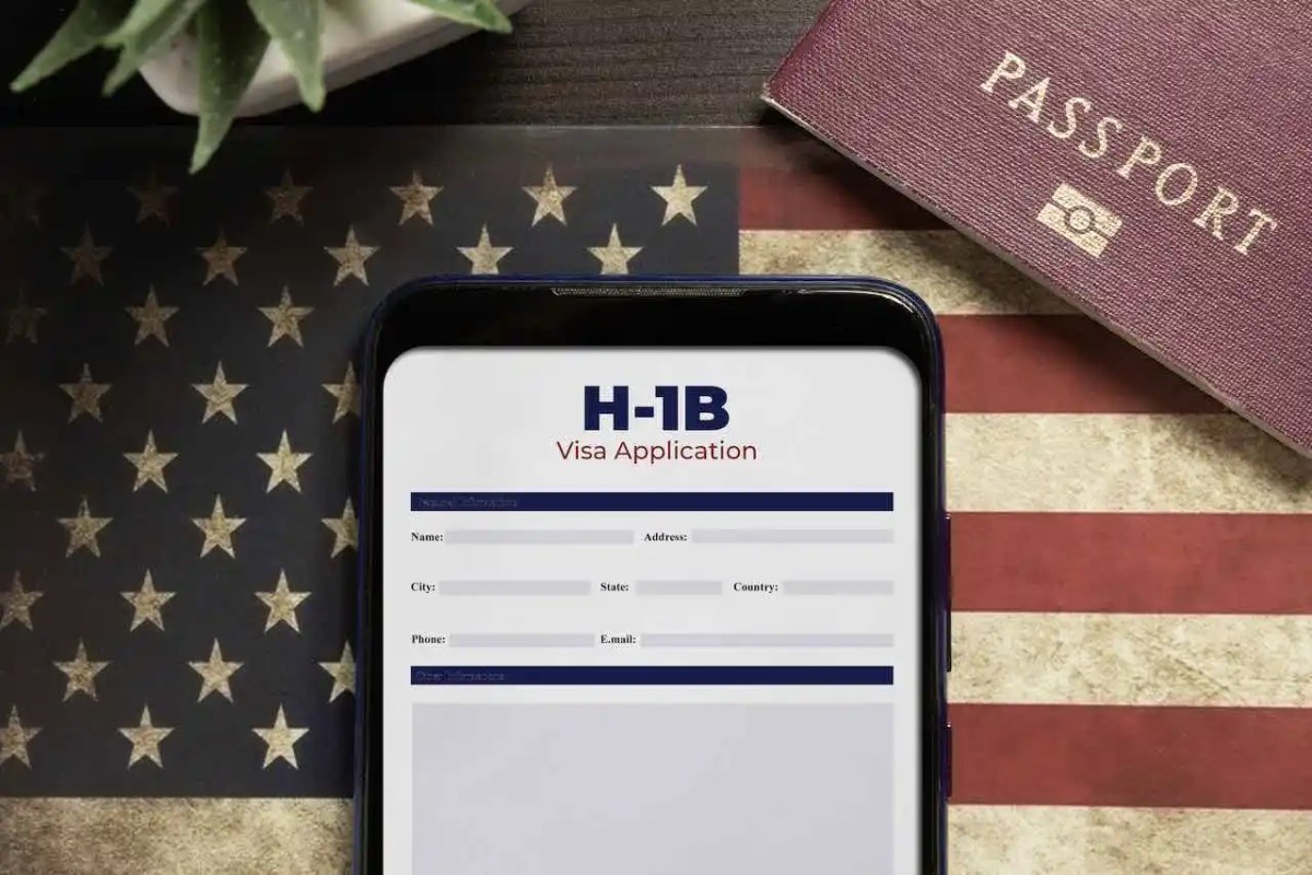 相关新闻配图:H-1B 十万美元费用暂不收了:加州法院全国叫停,政府已上诉