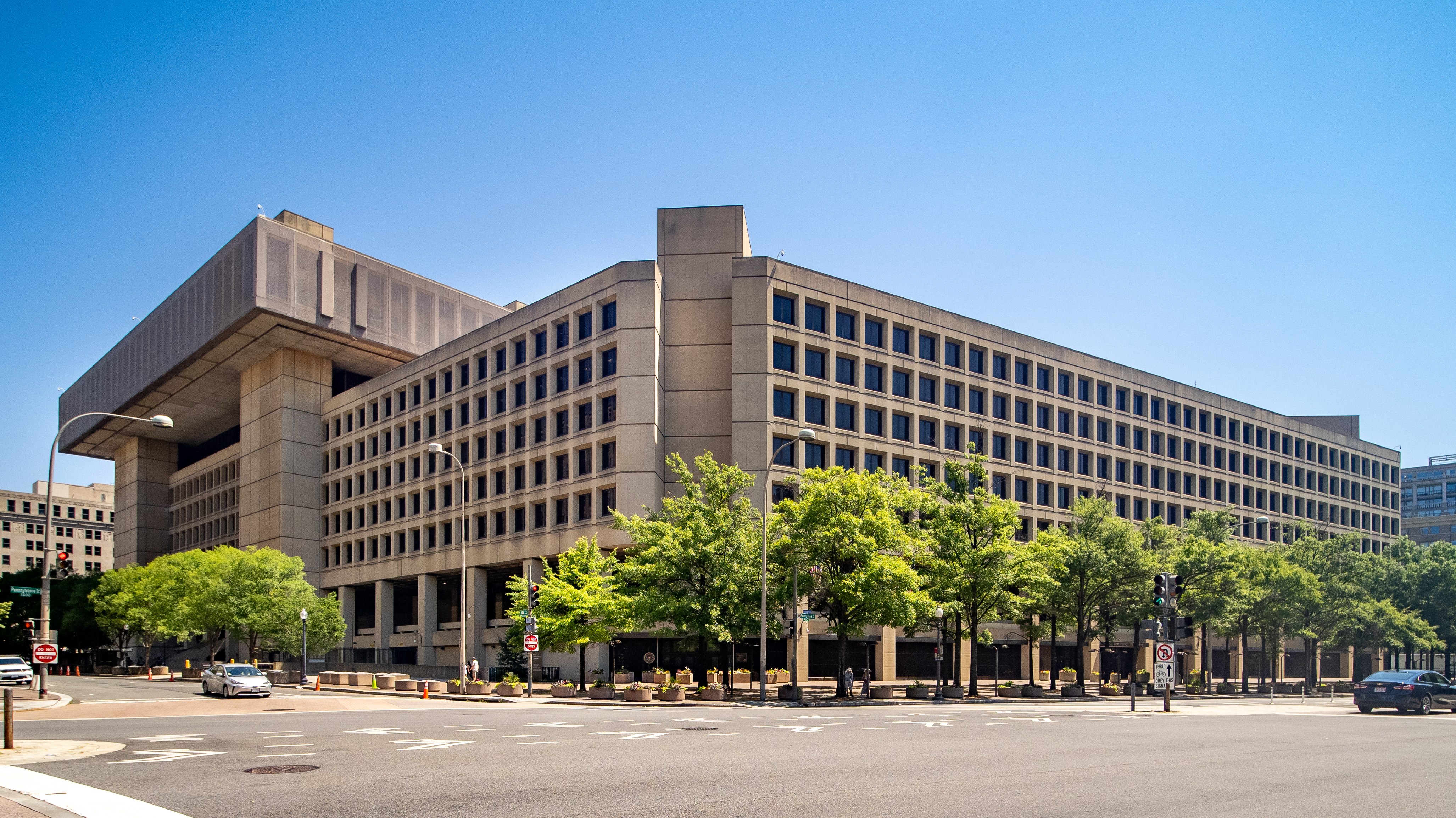 FBI 华盛顿总部。本案由 FBI 洛杉矶分局反情报小组侦办,诉状由探员凯文·霍尔特签署。(图片:ajay_suresh,CC BY 2.0,经 Wikimedia Commons)