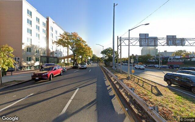 报告地点街景示意图（非事发时实拍）
