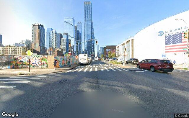 报告地点街景示意图（非事发时实拍）